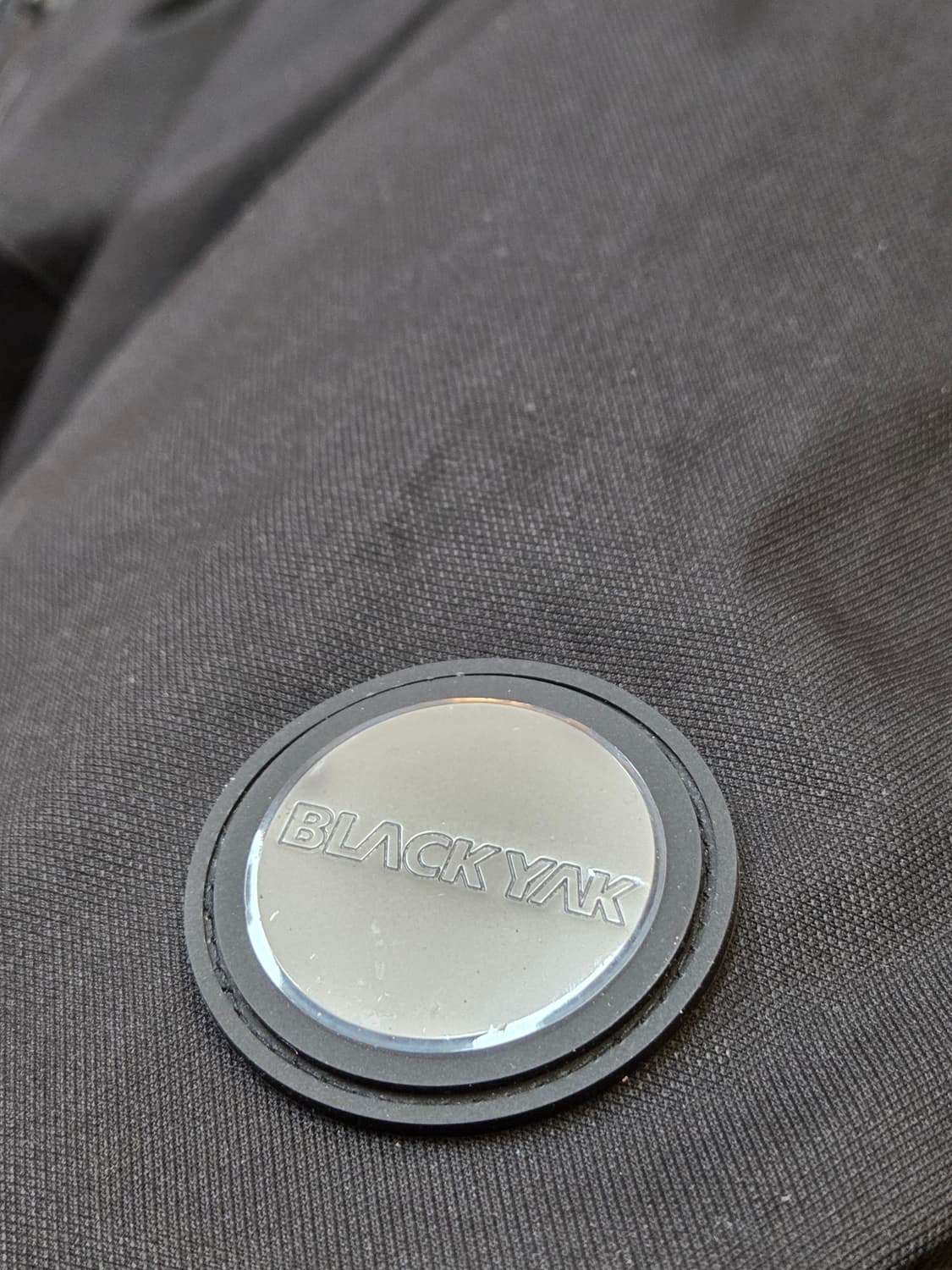 블랙야크 110 사이즈 롱패딩입니다. 블랙 색상이라 어느 옷에나 잘 어울 상품이미지9