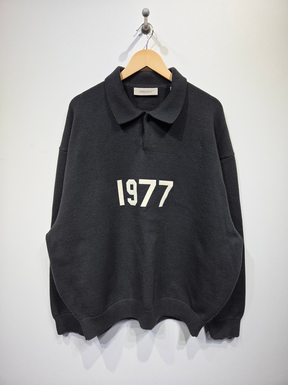 에센셜 피어오브갓 1977 니트 폴로 차콜 상품이미지2