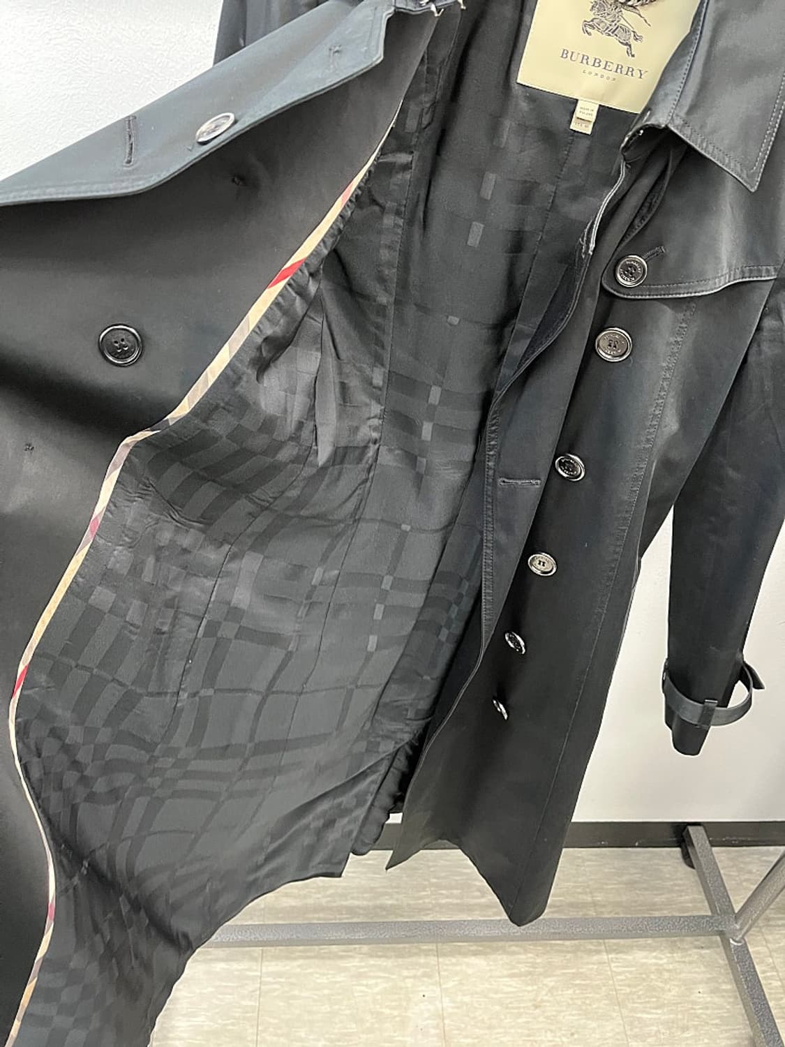 여) 버버리 런던 블랙 트렌치코트  상품이미지9