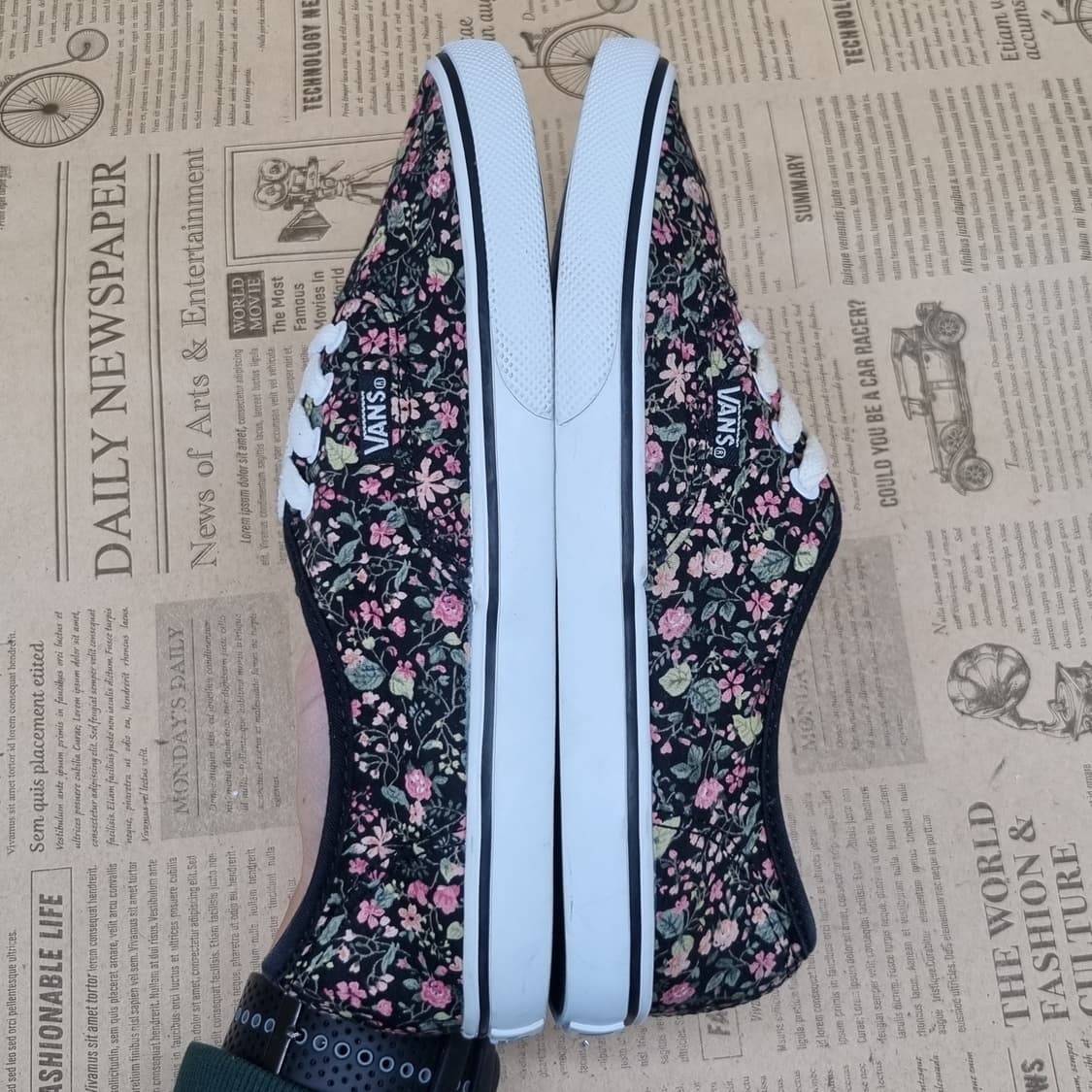 반스 어센틱 플로럴 여성스니커즈235 상품이미지5