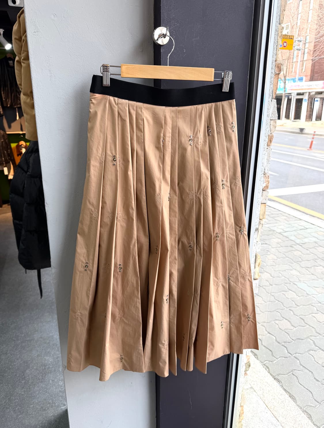 67/ 랑방컬렉션 플리츠 비즈 미디 밴딩 스커트 상품이미지4