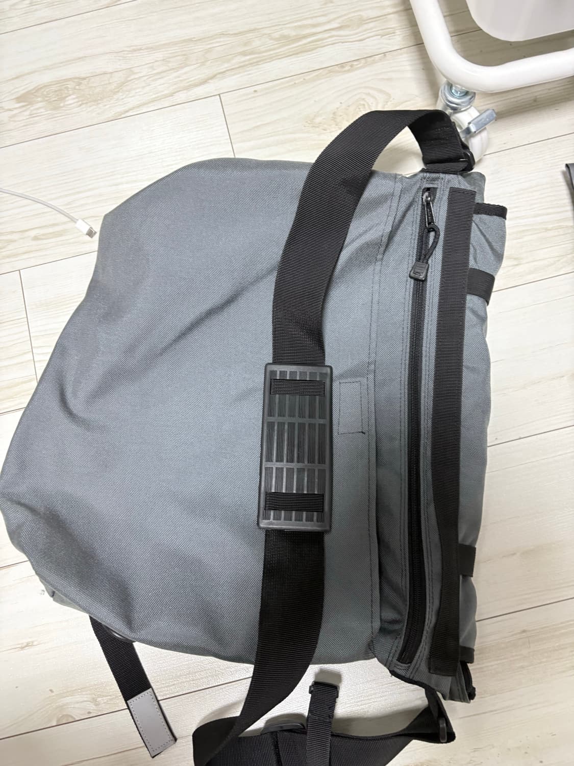 Bitch stateboards 비치스케이트보드 크로스백 상품이미지3