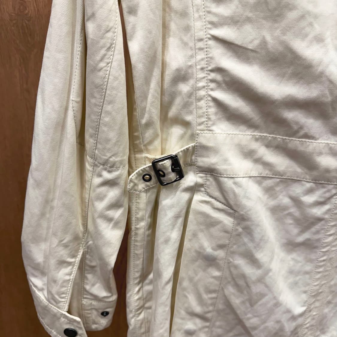 버버리 런던 하이넥 유틸리티 필드 자켓 사이드 벨트 버클 디테일 아이보리 상품이미지7