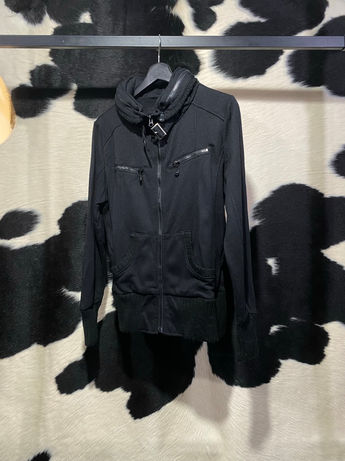 Cecil McBee 넥버클 집업 상품이미지2