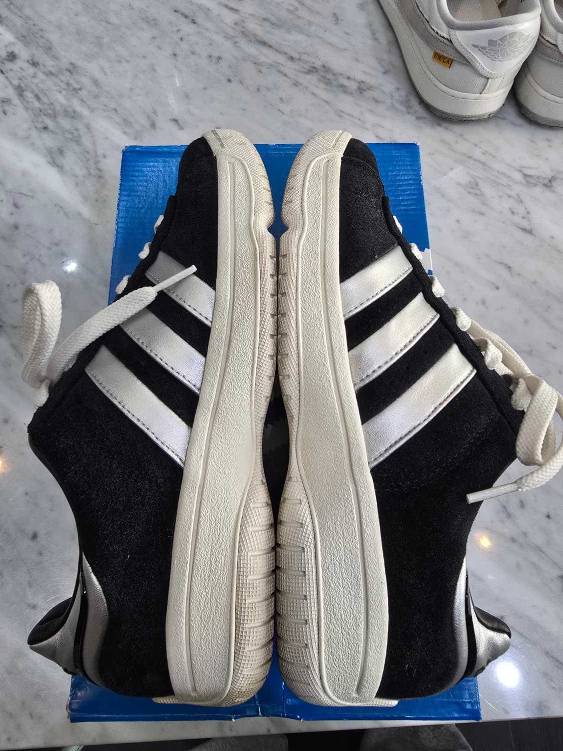 극미중고 캠퍼스x 아트모스 슈프림블랙 235 상품이미지2