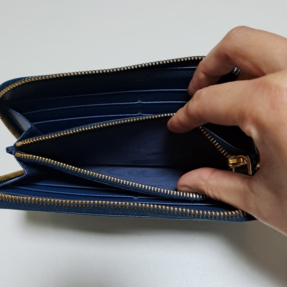 [100%/정품] 프라다 사피아노 지퍼 장지갑 네이비, 프라다지갑 상품이미지5