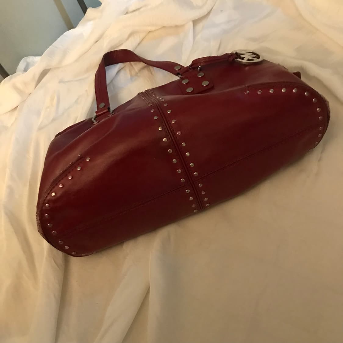 Michael Kors 마이클코어스 레드 레더 스터드 백 상품이미지5