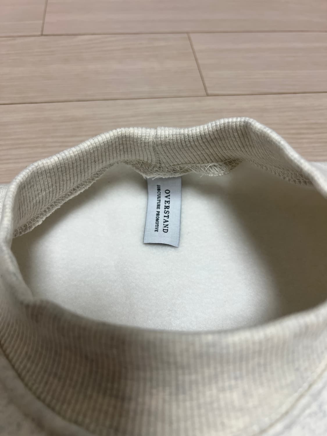 OVERSTAND 오버핏 기모 맨투맨 / 라이트 그레이 상품이미지9
