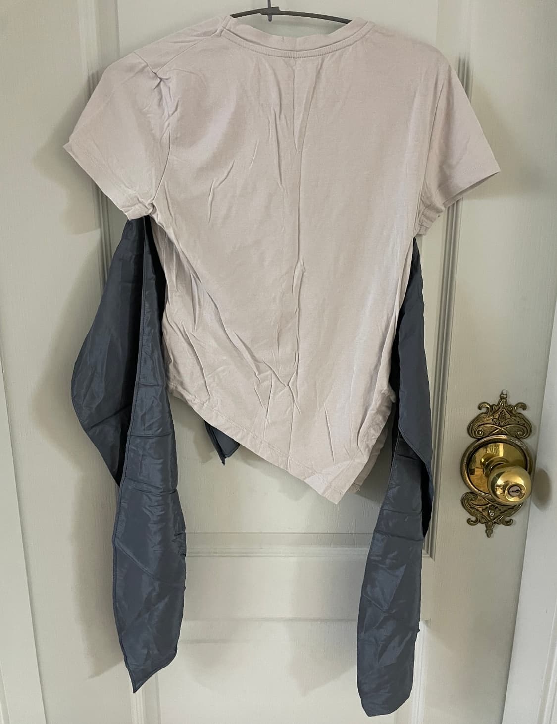 마뗑킴 백 포인트 탑 실키 스카프탑 그레이 상품이미지4