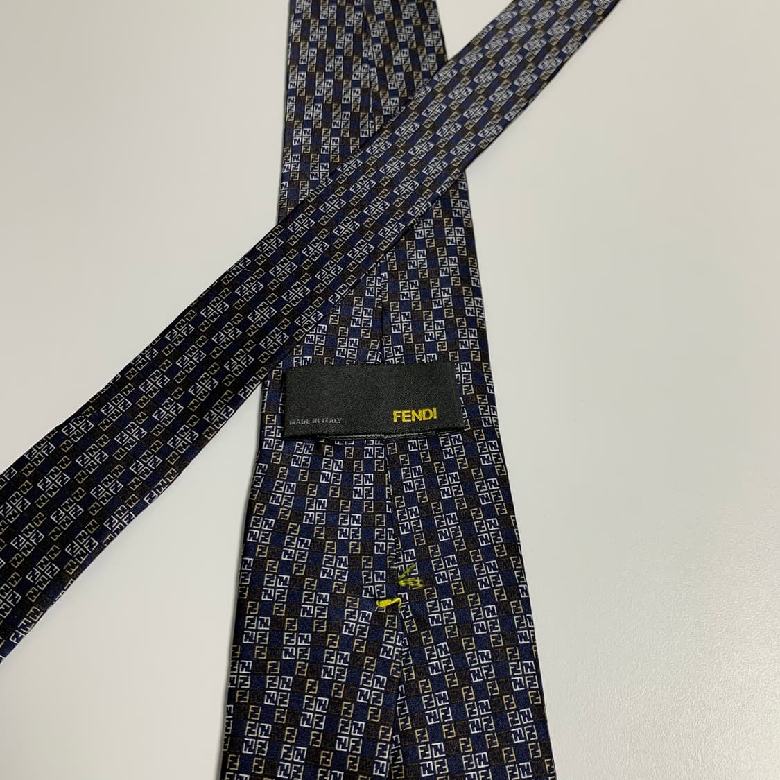 펜디(FENDI) FF모노그램 명품 신형넥타이 A등급 대검뒷면 9.4cm 상품이미지4