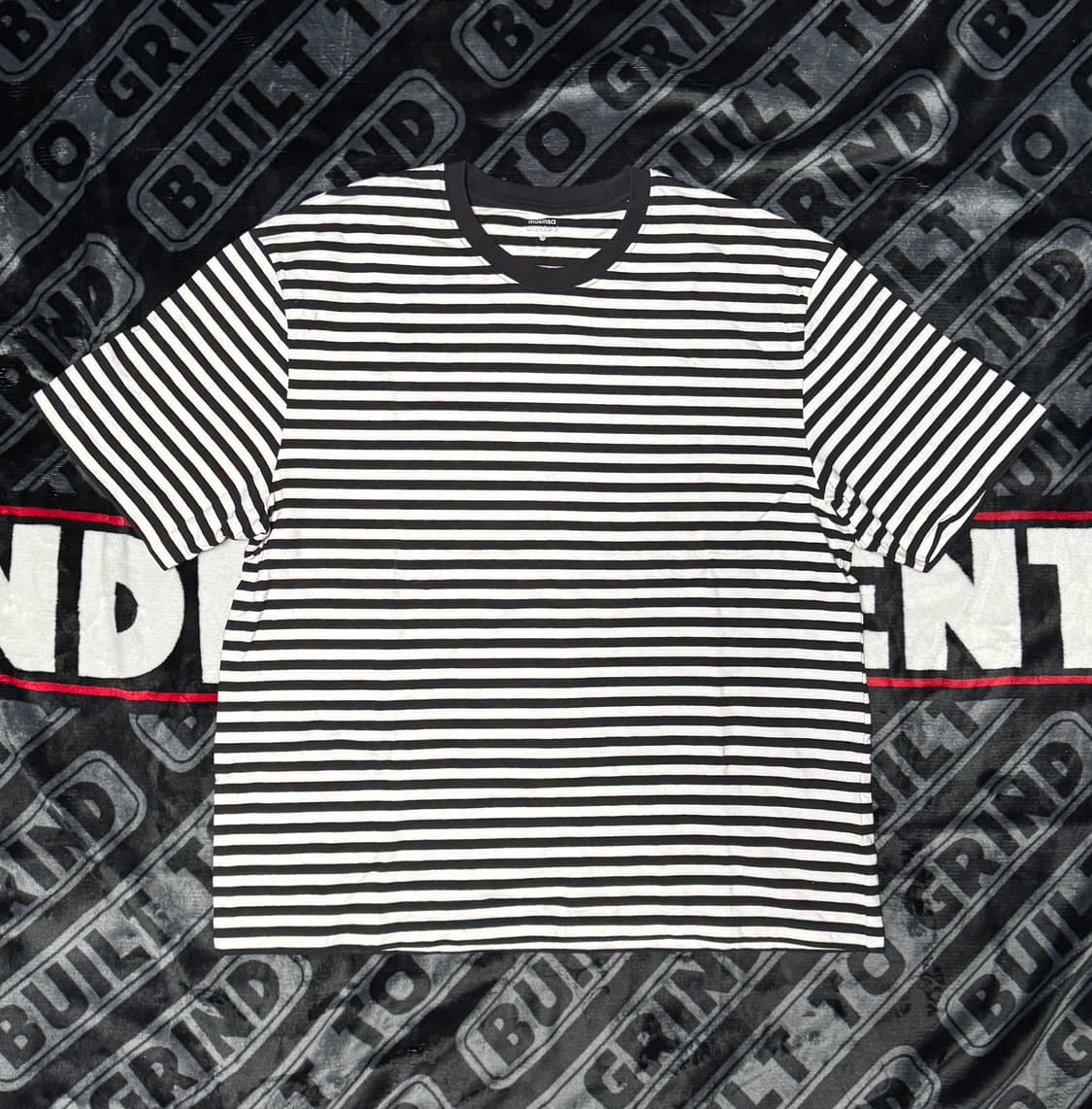 무신사 스탠다드 스트라이프 릴랙시드 크루 넥 숏 슬리브 티셔츠 블랙 화이 상품이미지1