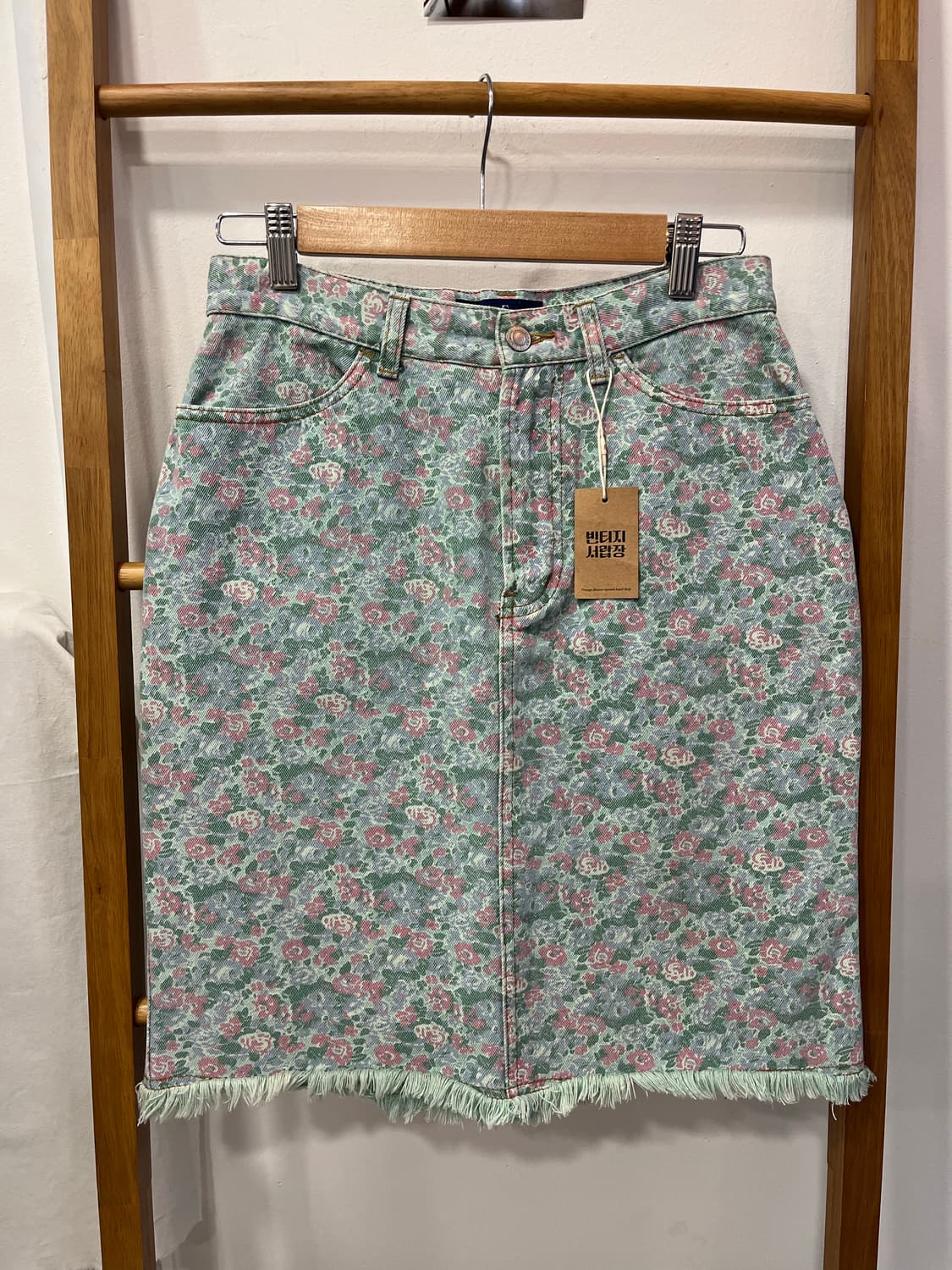 빈티지 플라워 프린팅 데님 미디스커트 상품이미지1