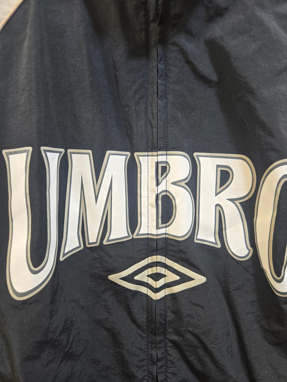 엄브로 블랙/아이보리 바람막이 자켓 상품이미지2