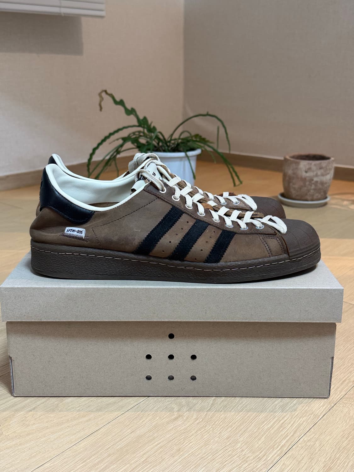 [290] 아디다스 송포더뮤트 슈퍼스타 82 카키 코어 블랙 상품이미지5