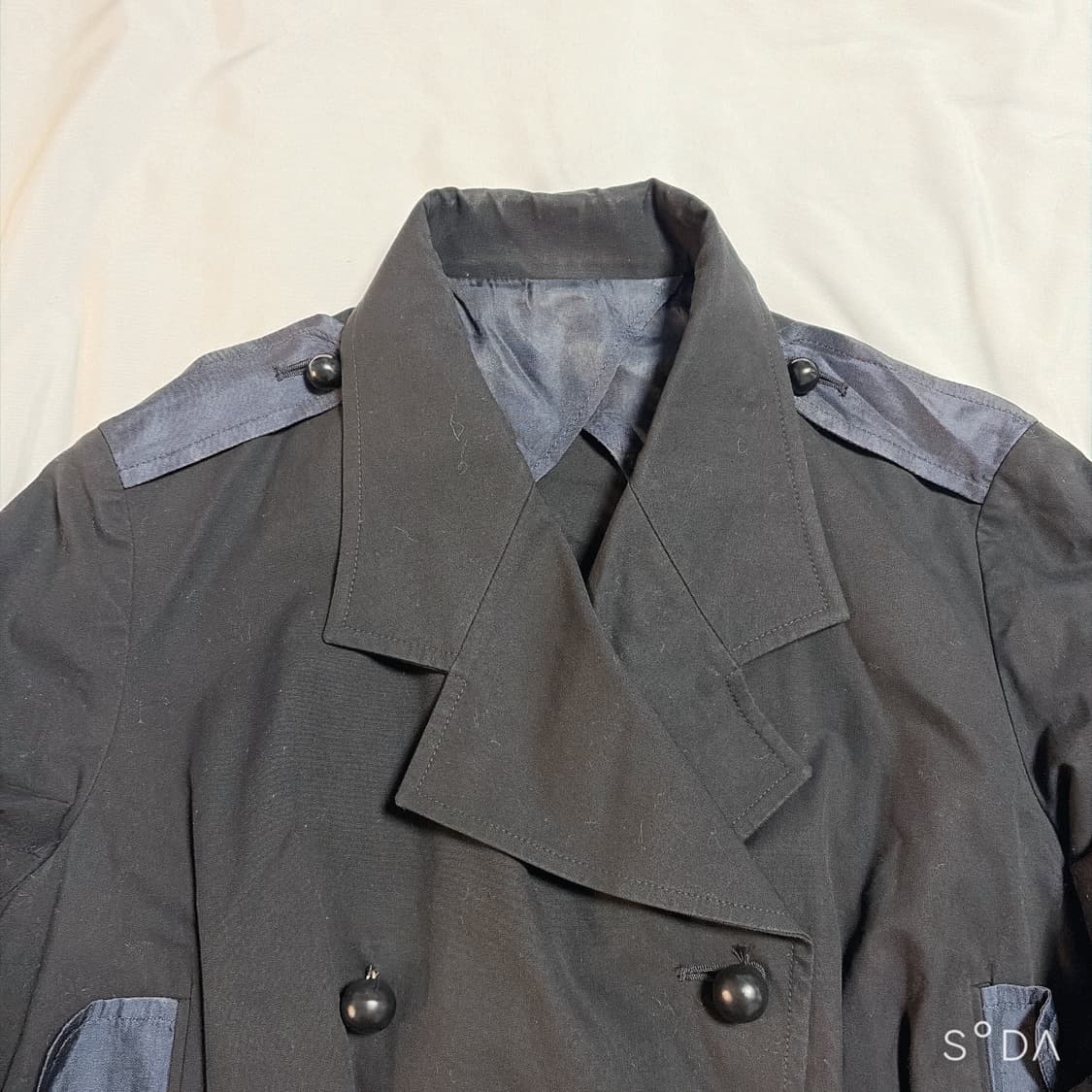 입생로랑 크롭 더블 트렌치 자켓 블랙 상품이미지3