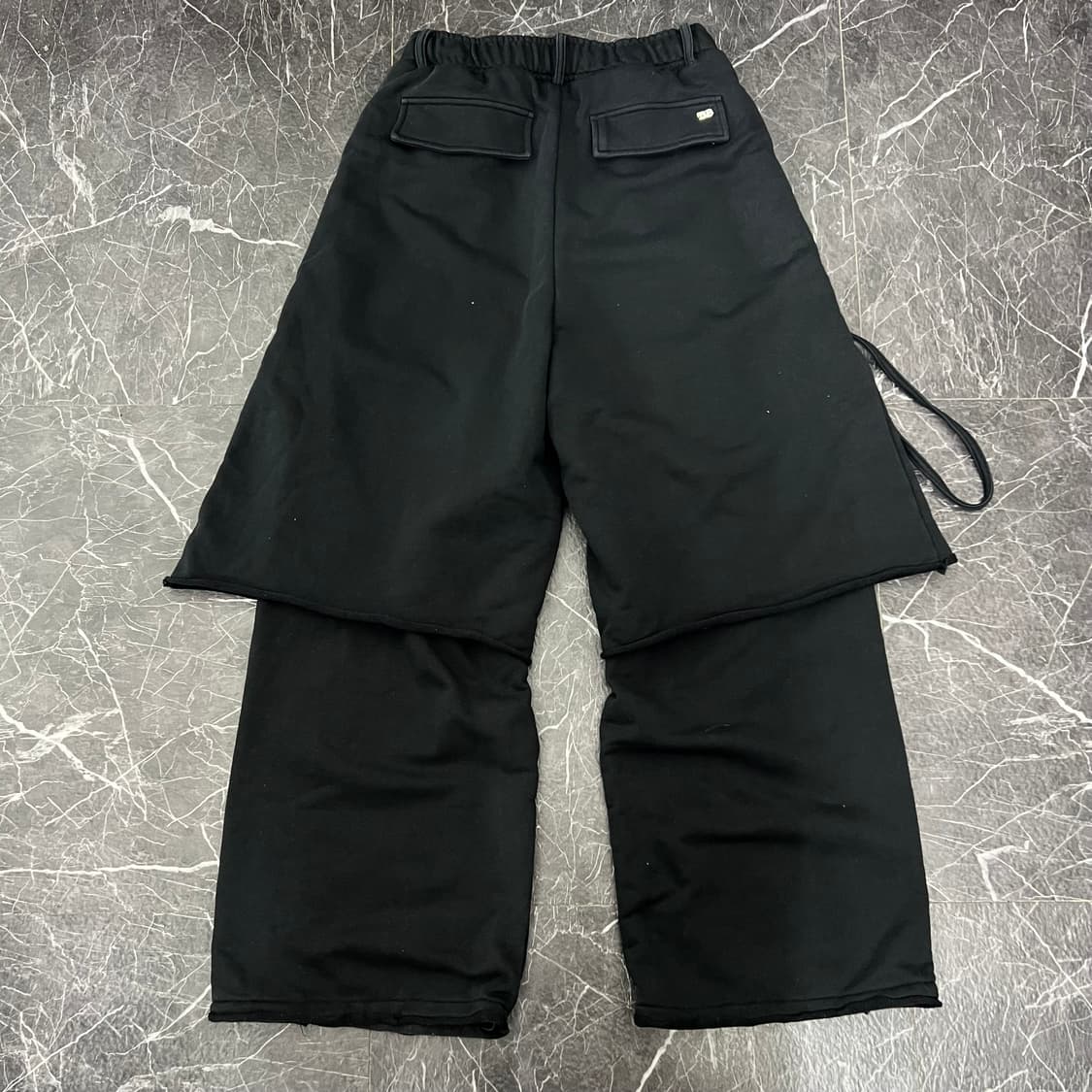 트리밍버드 레이어드 스트랩 스웻 팬츠 블랙 상품이미지6