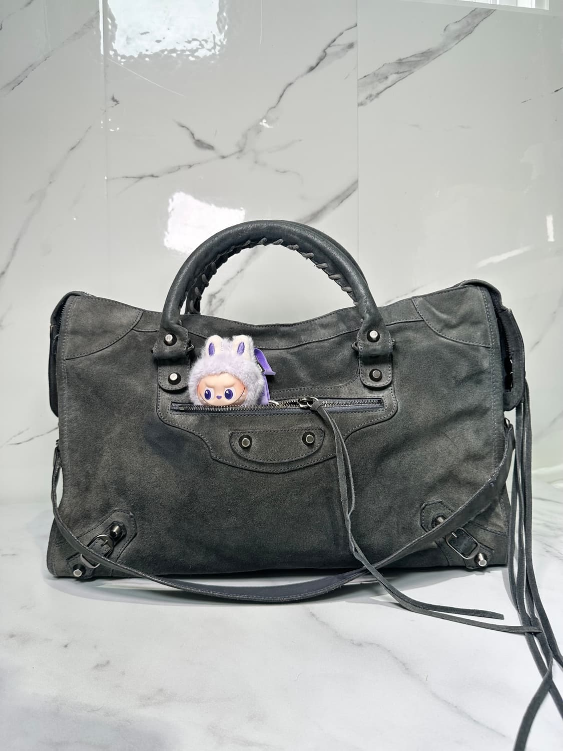 [A 정품] 발렌시아가 시티 모터백 미디움 스웨이드 그레이 상품이미지3