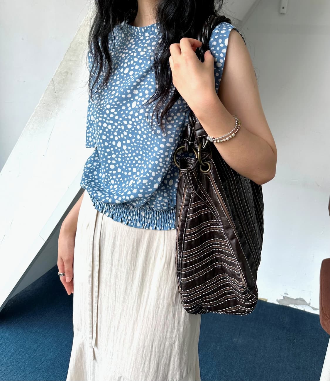 High gauge poly sleeveless design TOP 상품이미지8