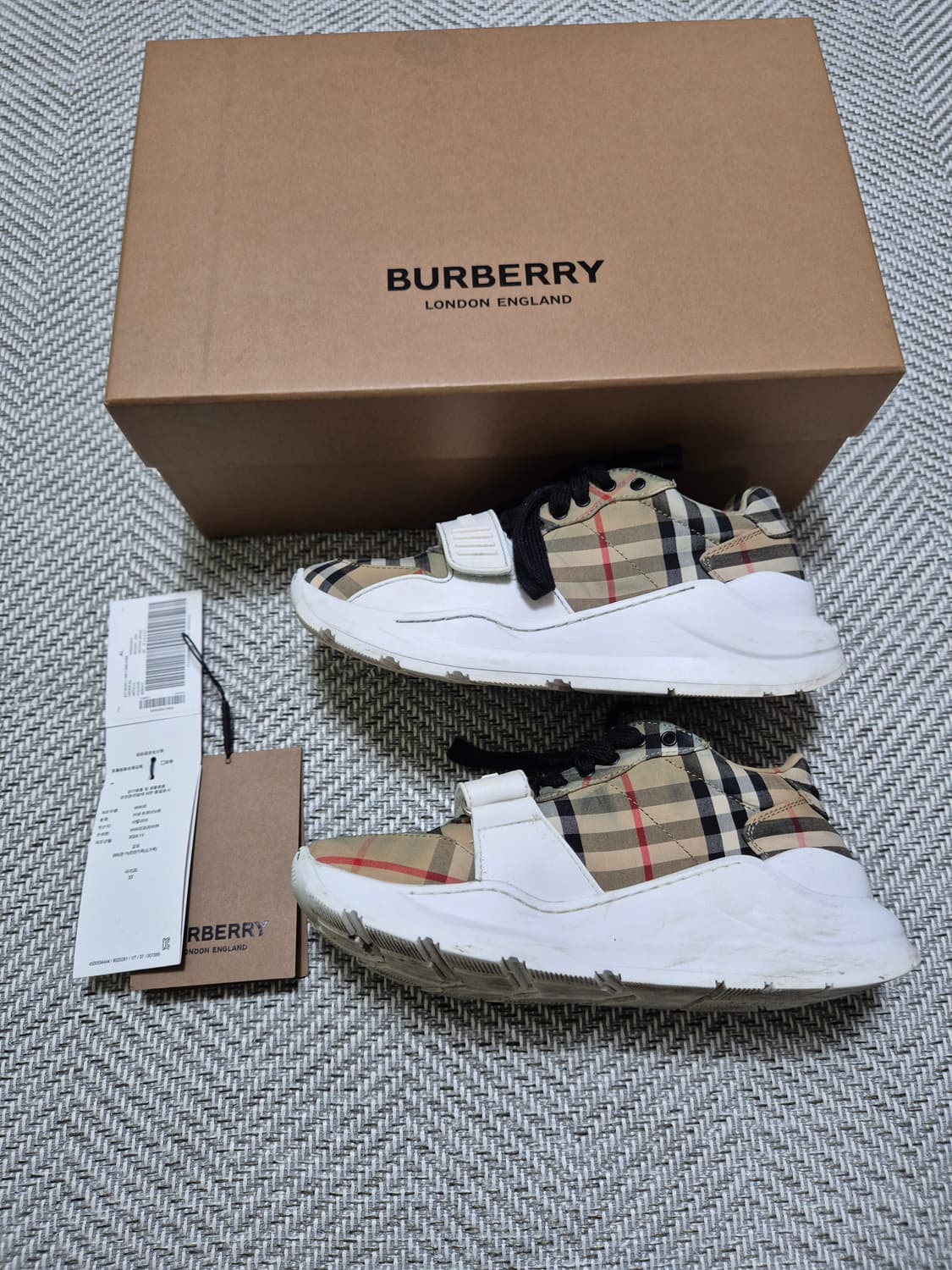 정품 백화점판 버버리 스니커즈 37 235-240 상품이미지3