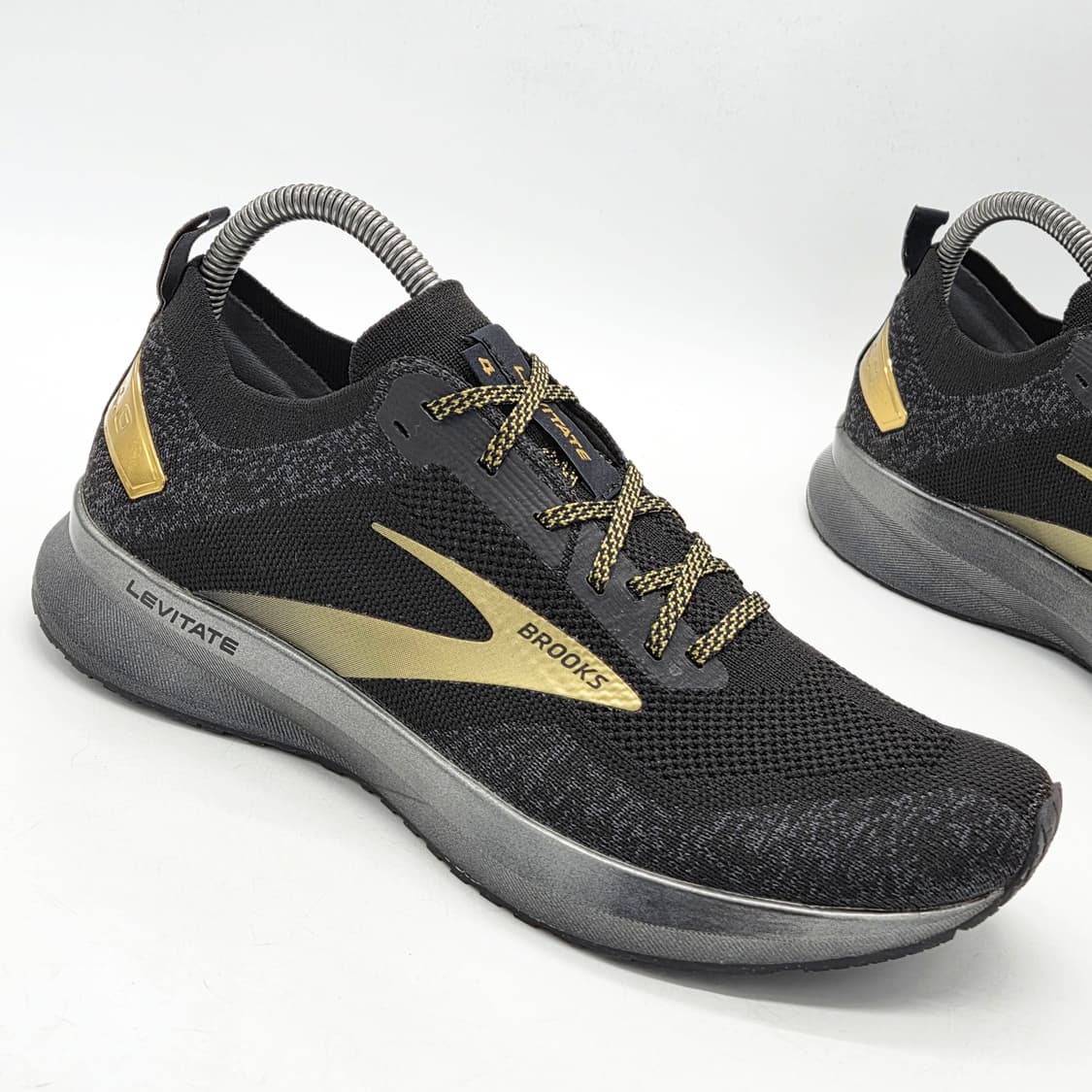  브룩스 레비테이트 4 검/금 (265 D) 상품이미지5