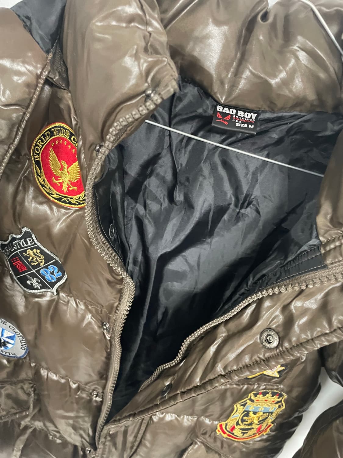 배드보이 초코브라운 힙패치 후드패딩 상품이미지4