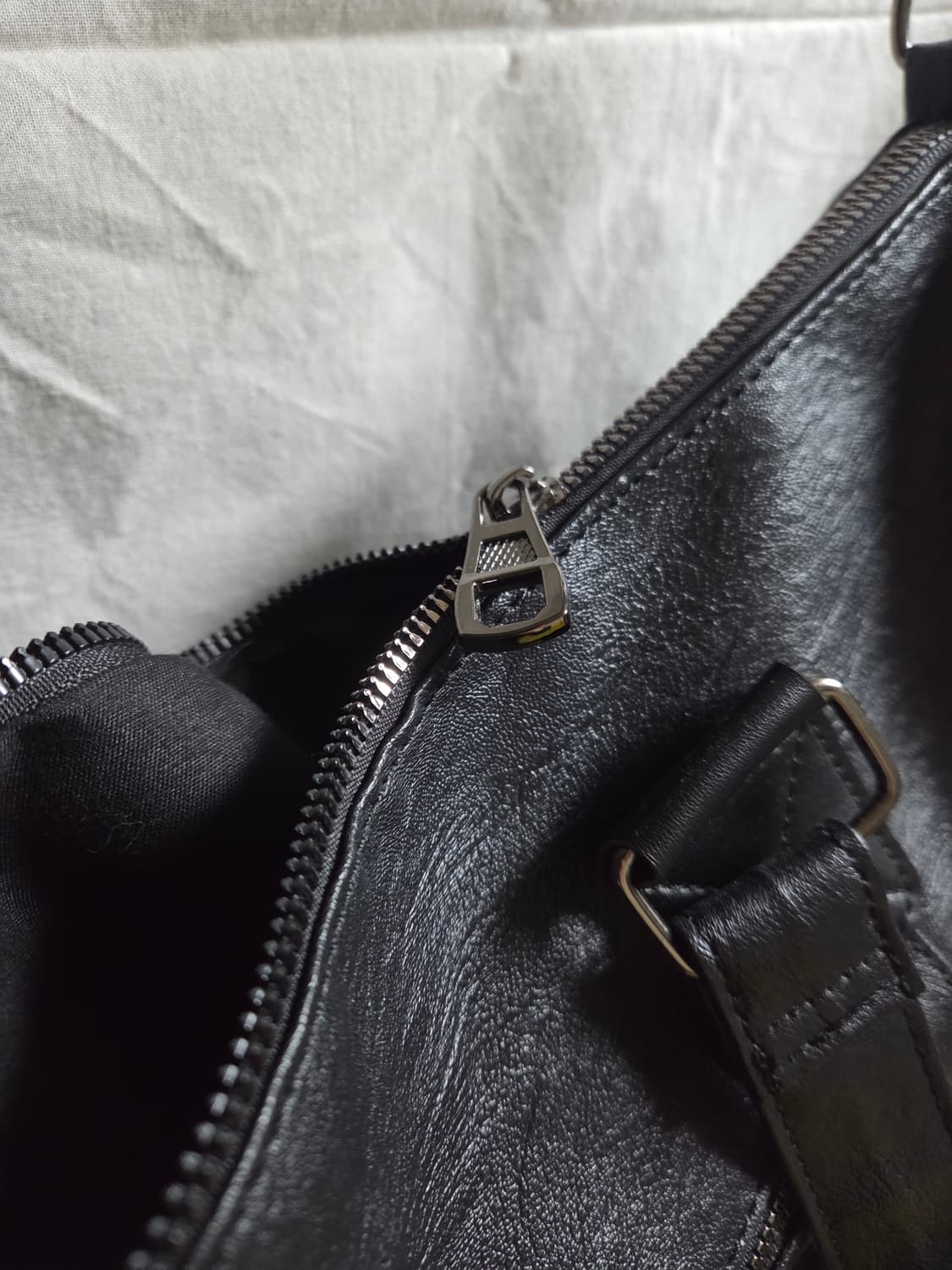 블랙 레더 크로스백 상품이미지3