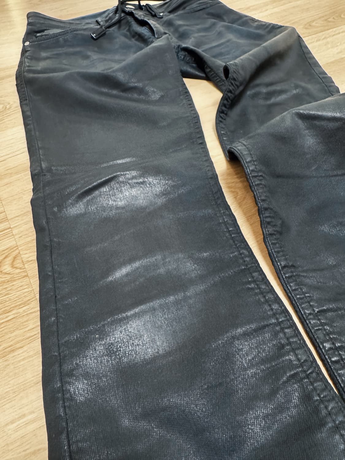 디젤 Thommer CB-NE 풀코팅 조그진 - 블랙과 청의 오묘한 공존 상품이미지3