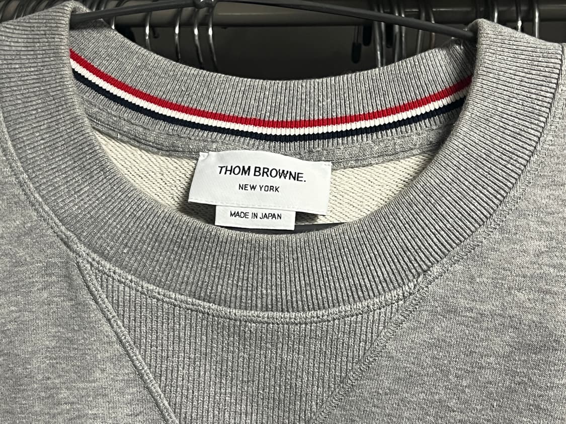 (백화점판) 톰브라운 사선완장 맨투맨 그레이 4사이즈 상품이미지1