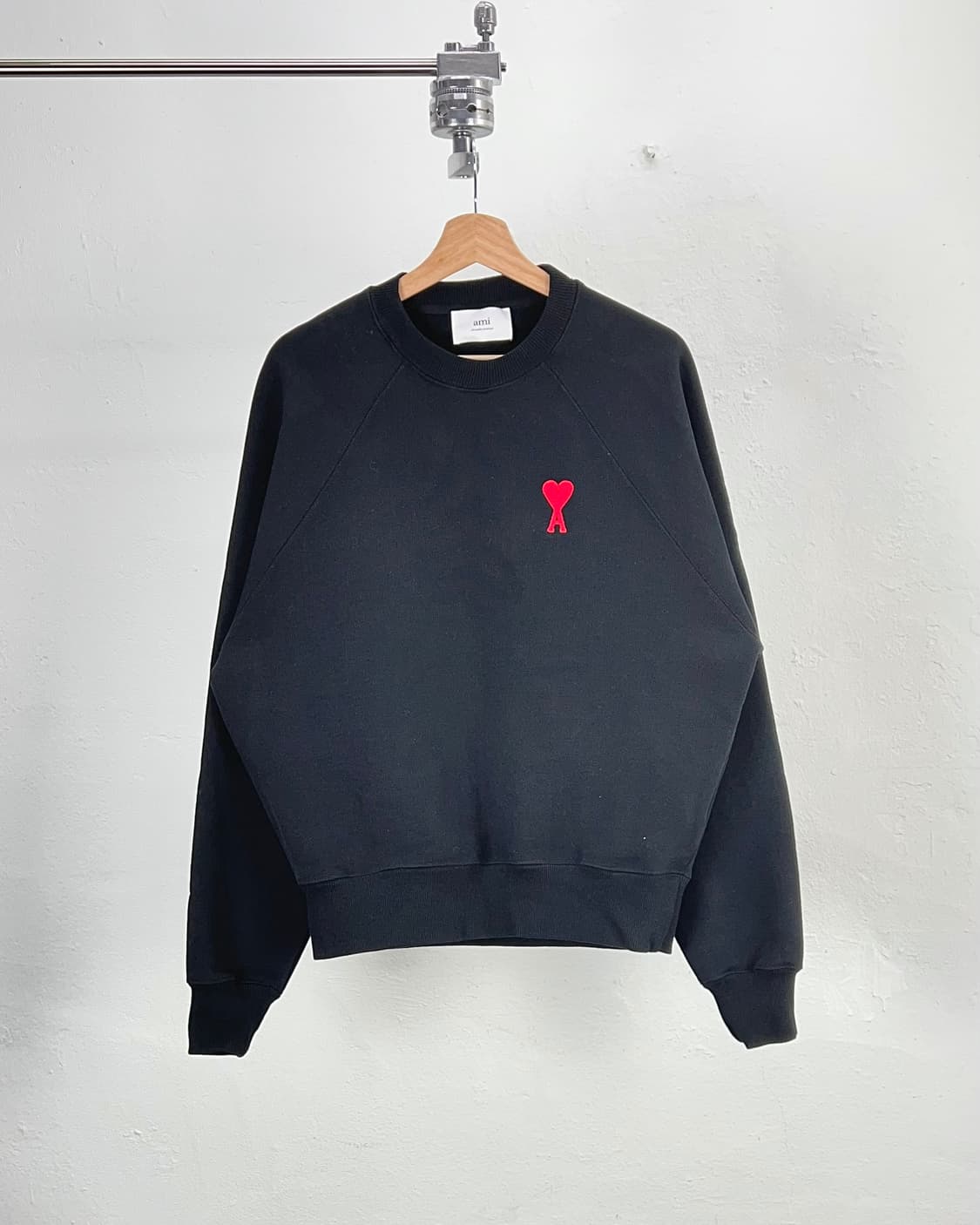 아미 21ss 블랙 스몰 하트로고 크루넥 스웨트 셔츠 상품이미지1