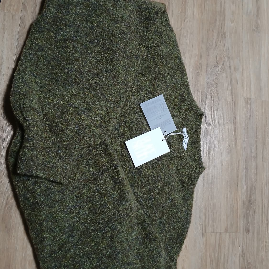 택붙은 미사용 플레이스스튜디오 아크릴 니트 오버핏 상품이미지2