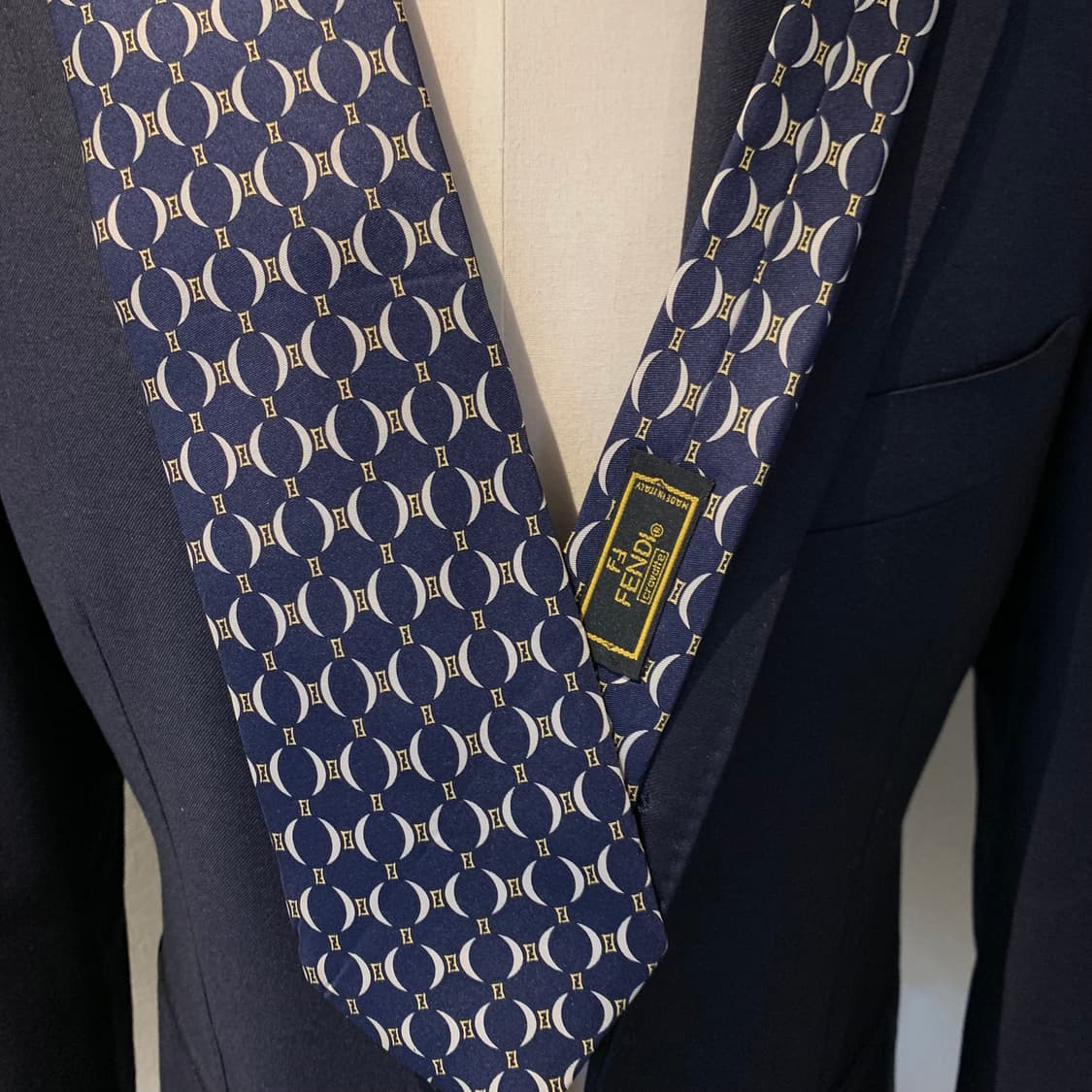 펜디(FENDI) FF모노그램 명품넥타이 네이비컬러 최상급 9.6cm 상품이미지2