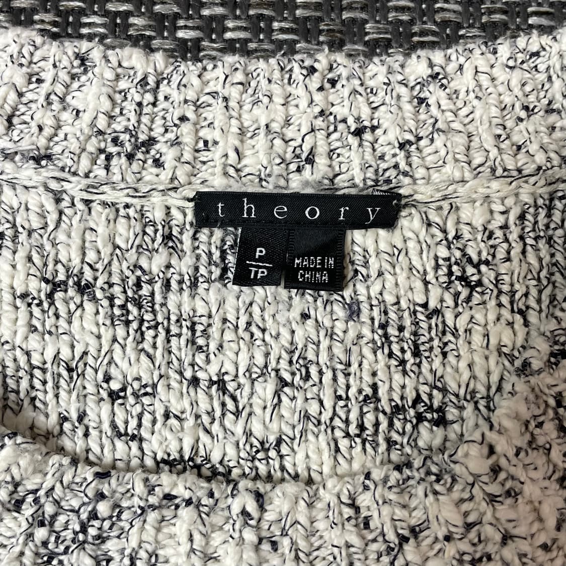 띠어리 화이트 블랙 보카시 니트 상품이미지4