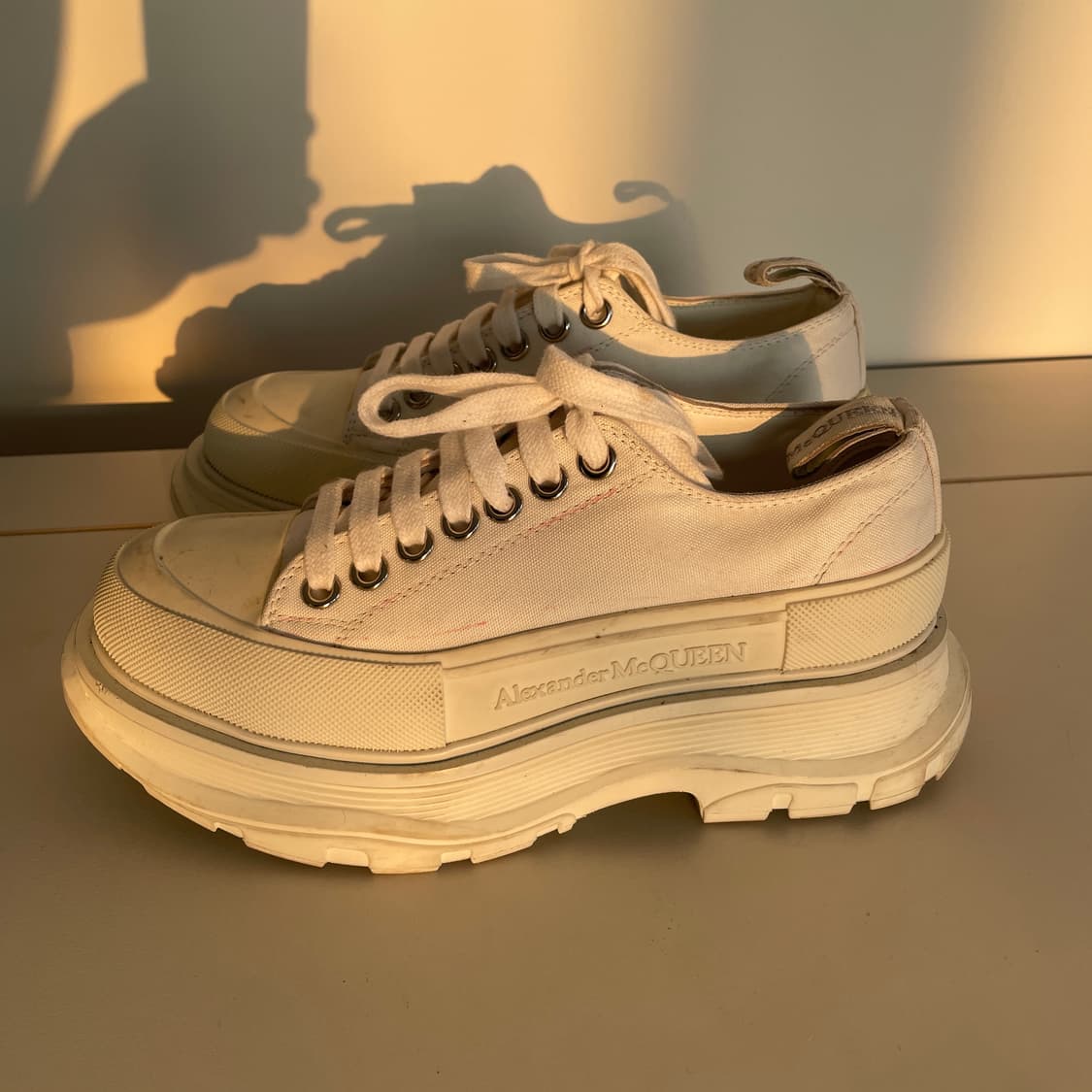 알렉산더 맥퀸 트레드 슬릭 로우탑 스니커즈 상품이미지2
