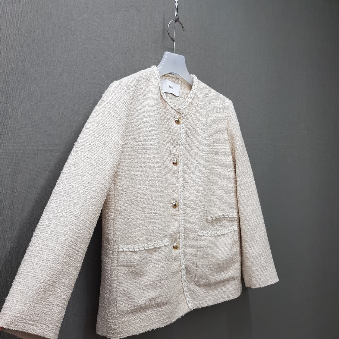 한섬 SJSJ 2025 브레이드 라인 칼라리스 자켓 76-90-155 상품이미지4