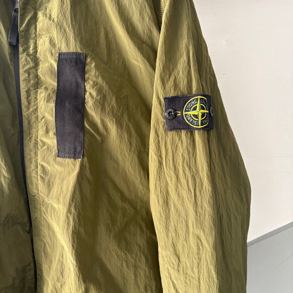 17FW 스톤아일랜드 올리브 나일론 메탈 셔츠 상품이미지6