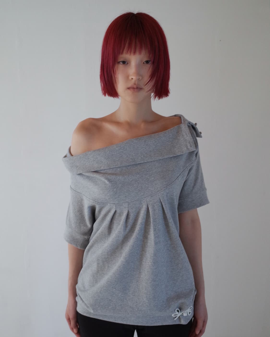 하우스므세 SLIT LINE OFF-SHOULDER BLOUSE gray 상품이미지1