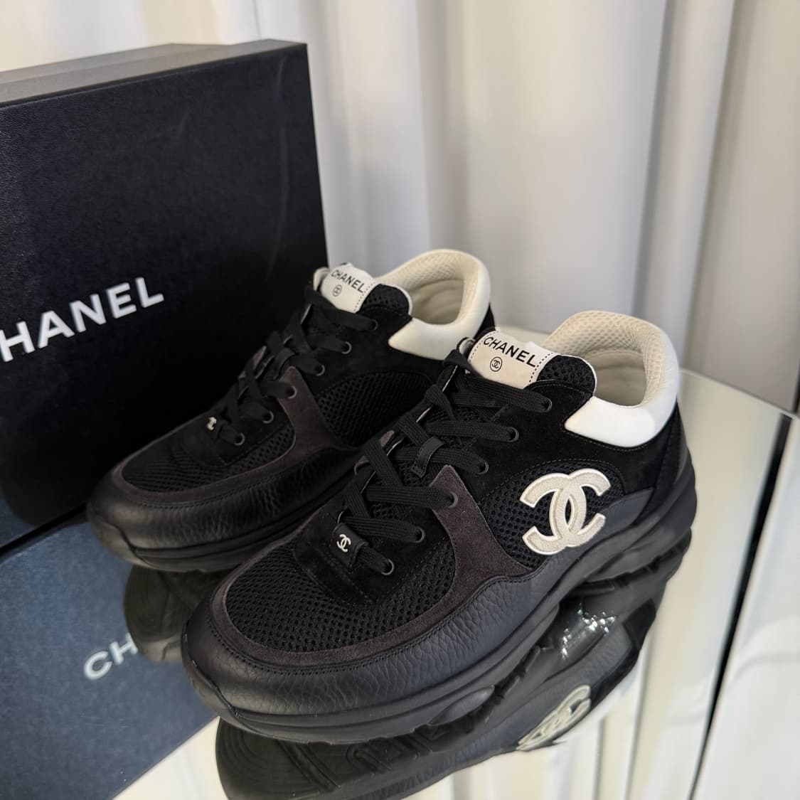 (43) 샤넬 메쉬 스웨이드 카프스킨 스니커즈 상품이미지2