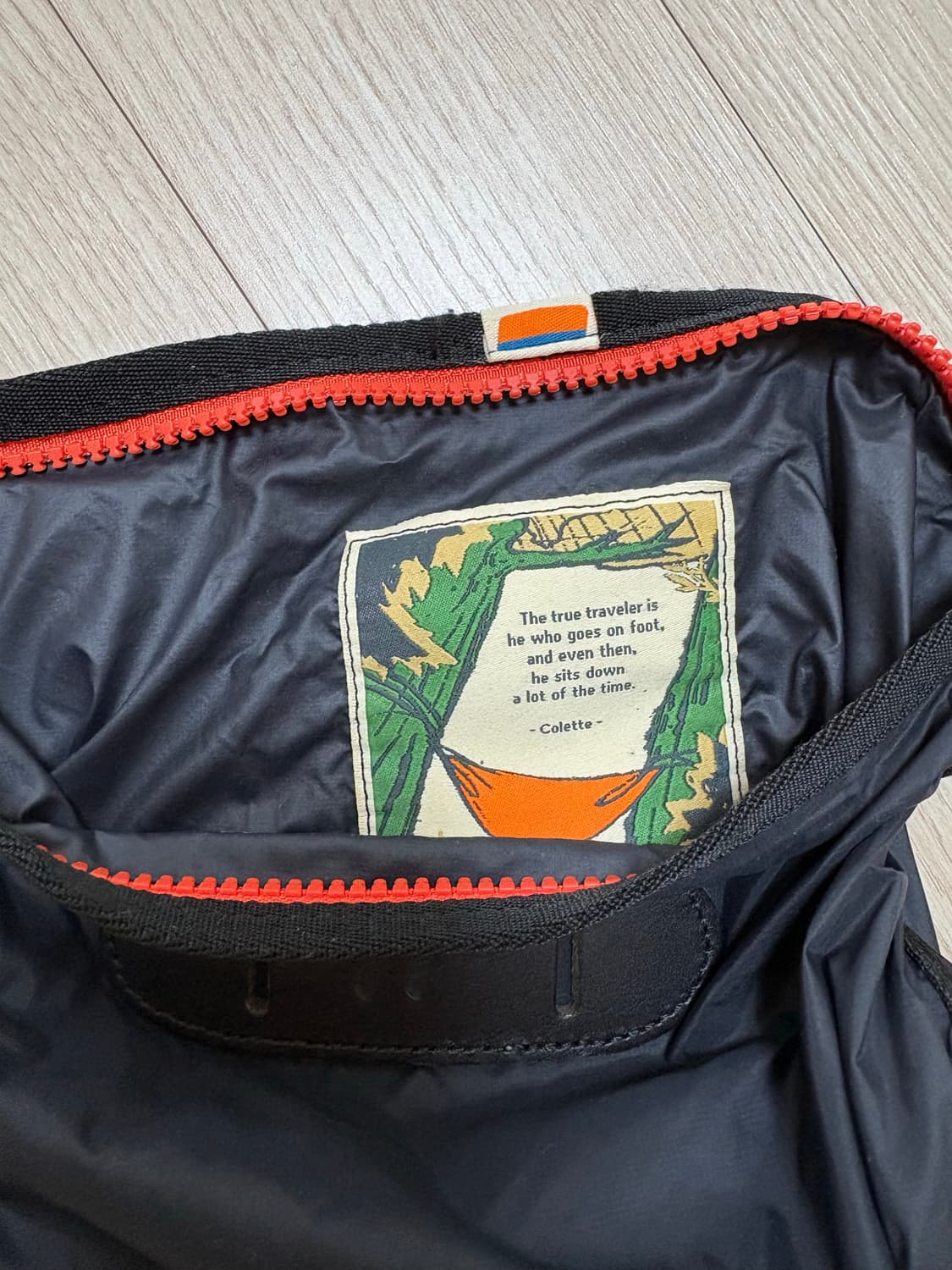 프루아 나일론 크로스백 상품이미지3