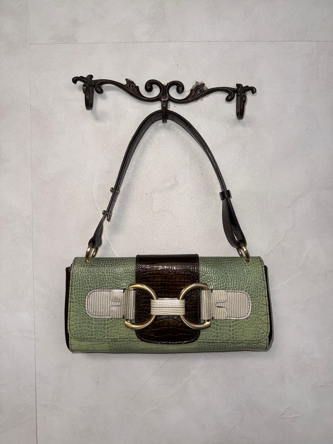 Mint brown enamel python shoulder bag 상품이미지1