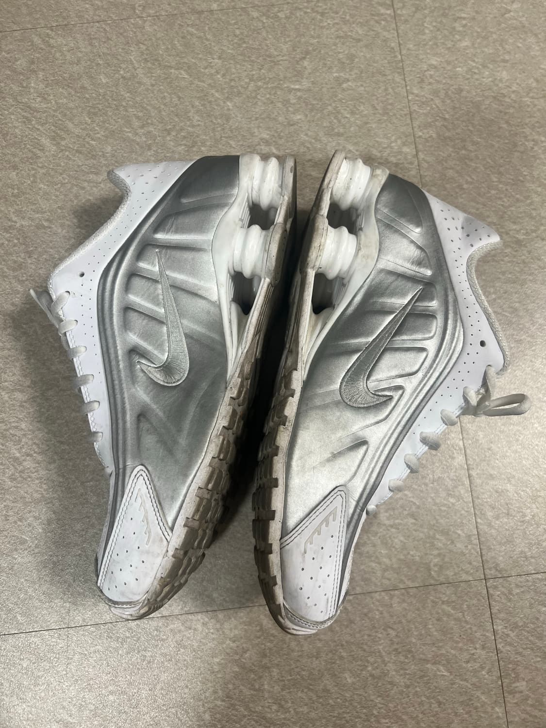 나이키 샥스 R4 화이트 브라이트 크림슨 270 상품이미지3