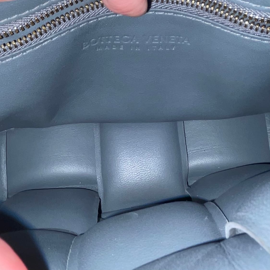 마지막 가격)보테가베네타 패디드 카세트백 썬더 상품이미지4