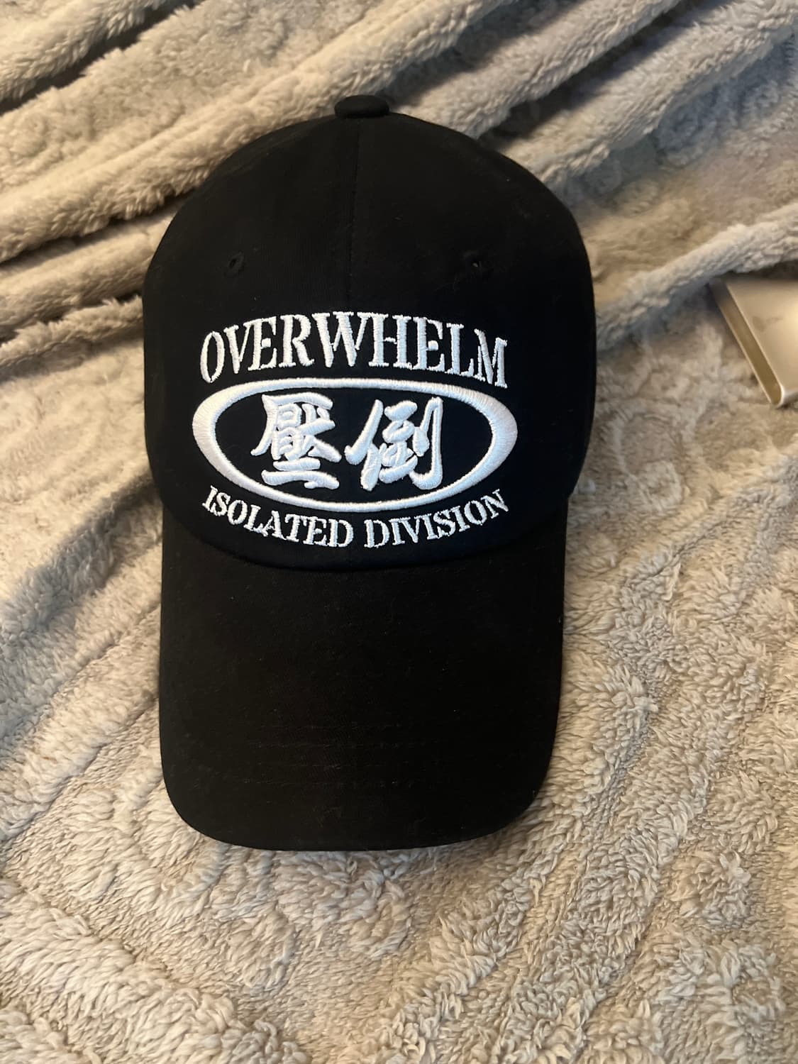 압도 오버헬름 자수 볼캡 블랙 상품이미지1