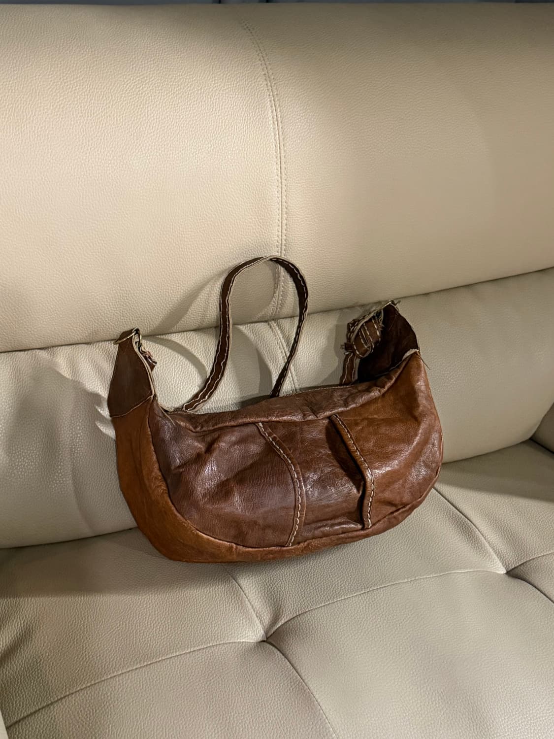 Distressed real leather crescent bag 상품이미지1