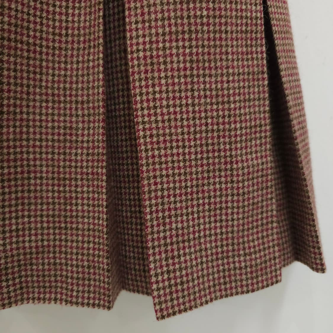 울혼방 하운드체크 플리츠 미디 레드 스커트  상품이미지6