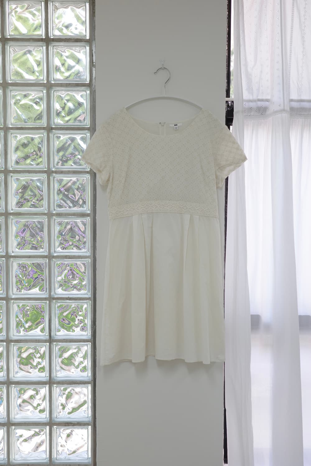 Uniqlo ivory flare One-piece 상품이미지2