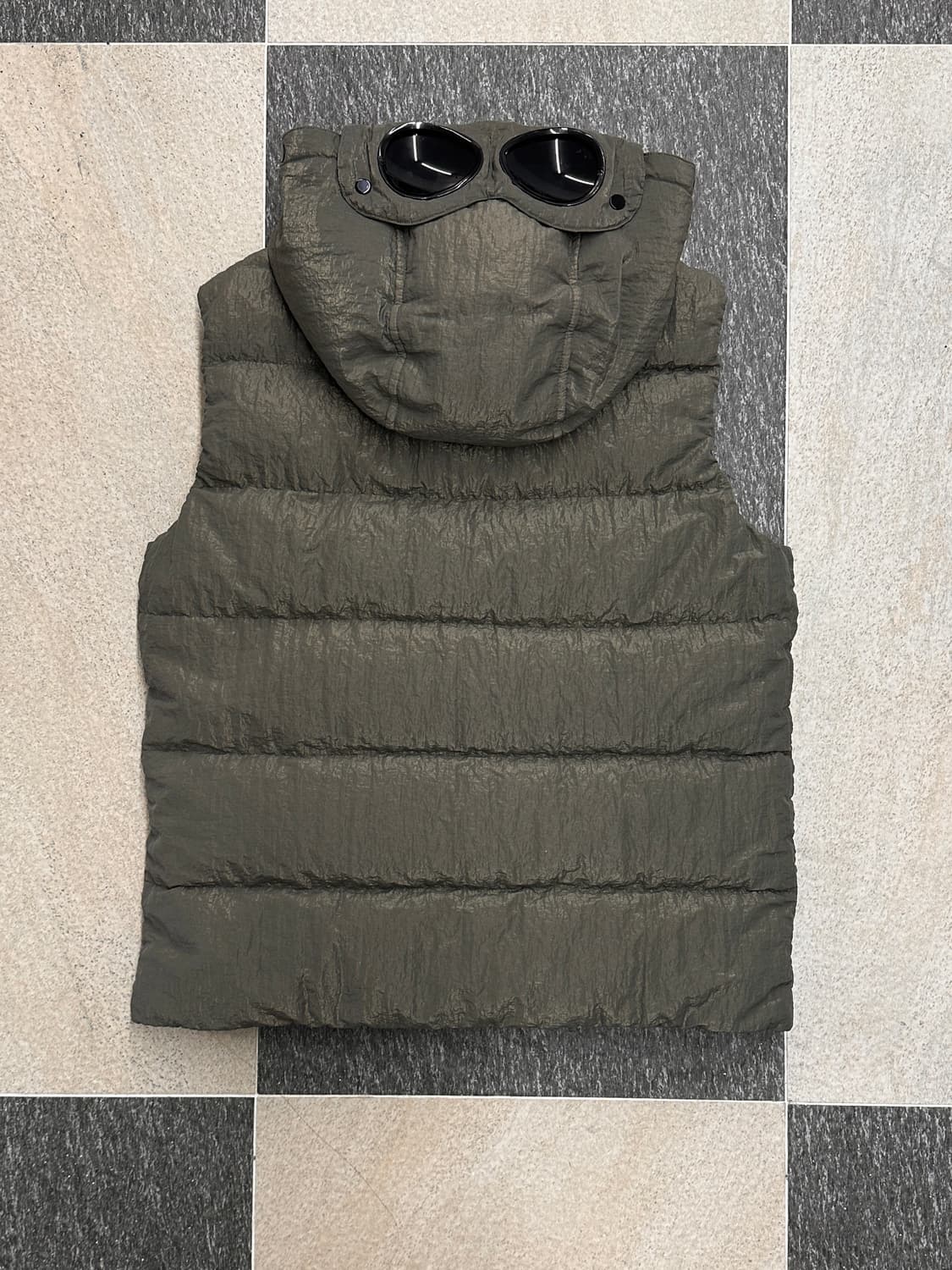 CP컴퍼니 가먼트다잉 나일론 고글 패딩 베스트 상품이미지4