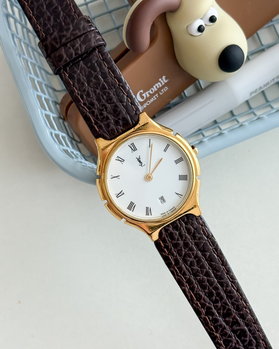 입생로랑 골드 라운드 남여공용 시계 상품이미지3