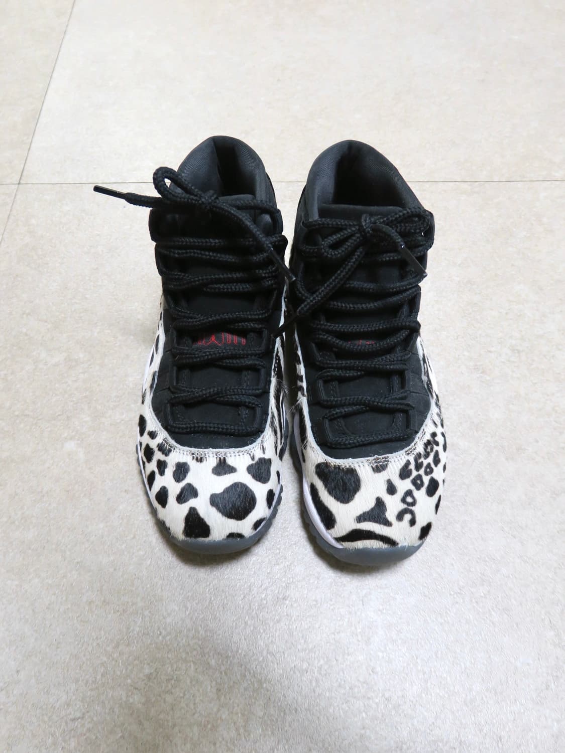 조던 11 레트로 애니멀 인스팅트 블랙 화이트 상품이미지2