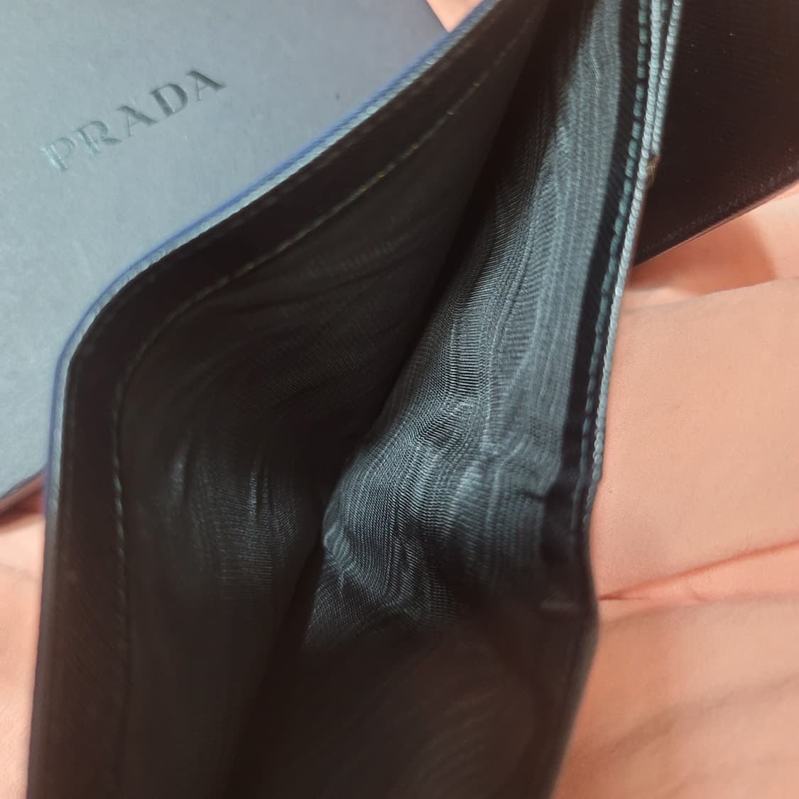 프라다 테수도 지갑 네이비 상품이미지7