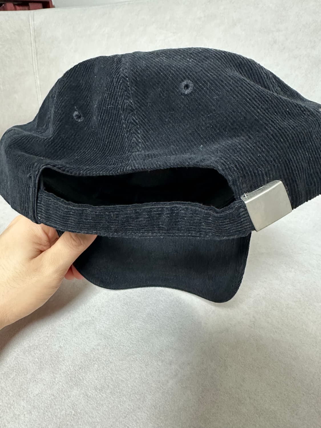 더뮤지엄비지터 x 존 버거맨 볼캡 블랙 상품이미지3